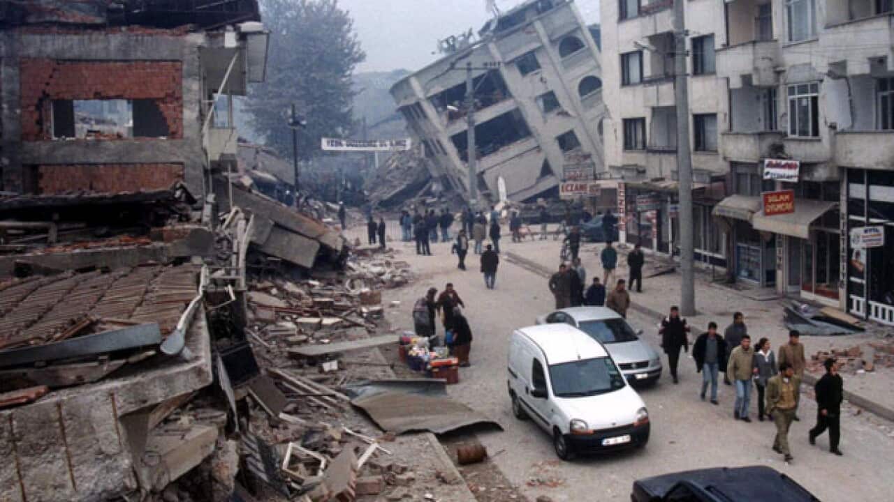 aapone-19991113000019857947-turkey_quake-originallarge_2079425248