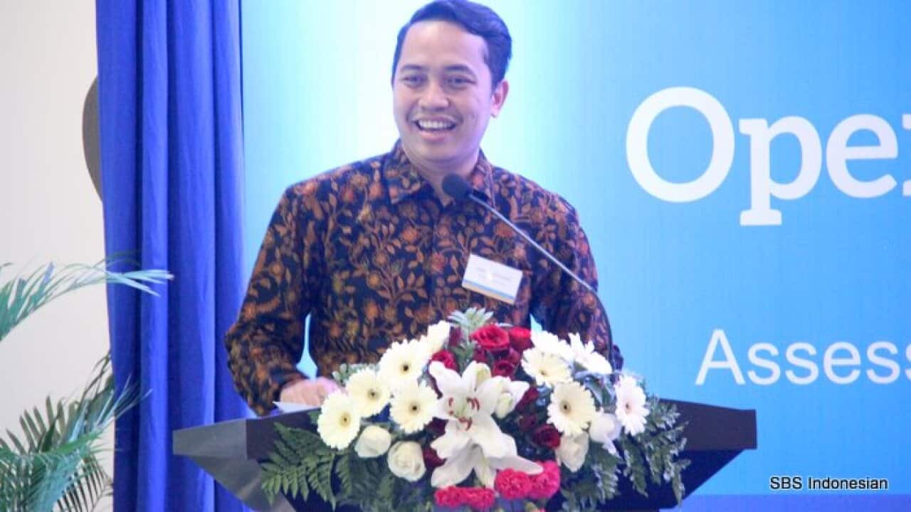 Hangga Fathana delivering a paper on Higher Education research capacity in South East Asia, at the Erasmus Workshop, at UII campus - Yogya 22Nov 2017.