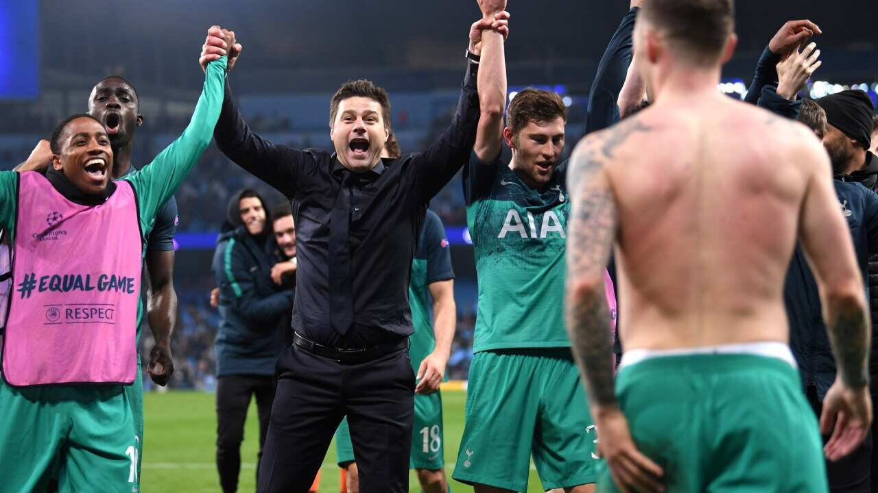 Spurs celebrate their advance to the semi fianl.