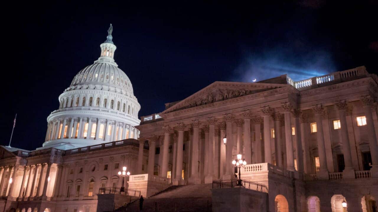 US politicians failed to reach an agreement on ending a government shutdown before the start of the working week.