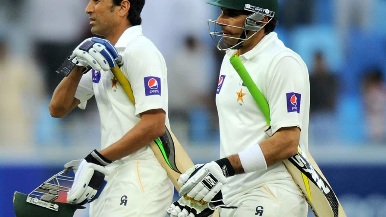 Pakistani batsmen Younis Khan (L) and Misbah-ul Haq