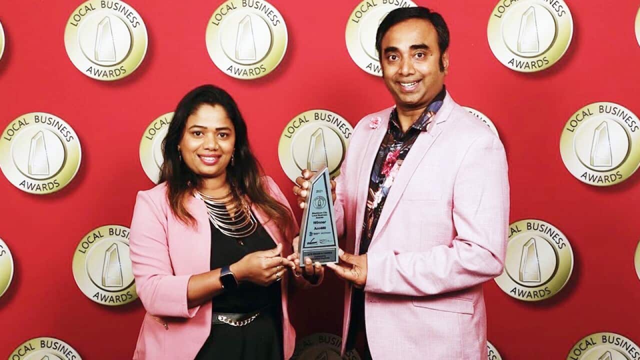 Kavitha & Jeyakumar with the Trophy won