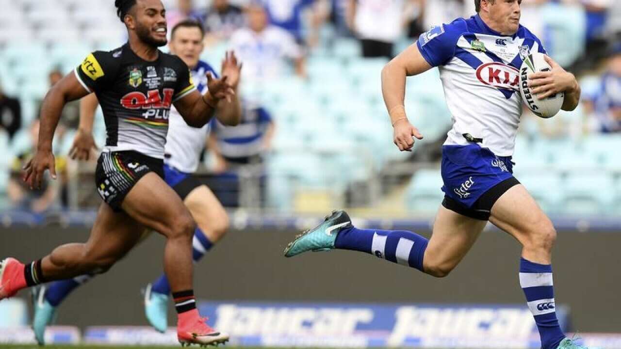 Josh Morris of the Bulldogs makes a break.