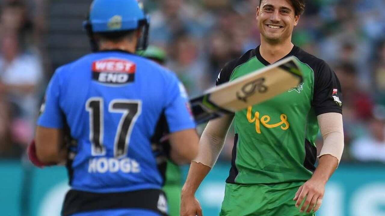 Marcus Stoinis (r) and Brad Hodge of the Strikers interact during BBL.