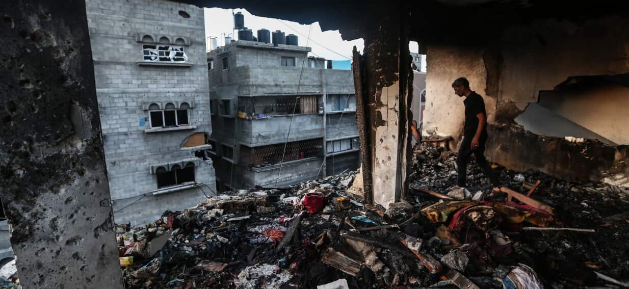Israeli Airstrikes in Gaza Result in Nine Fatalities Amid Ceasefire Violations
