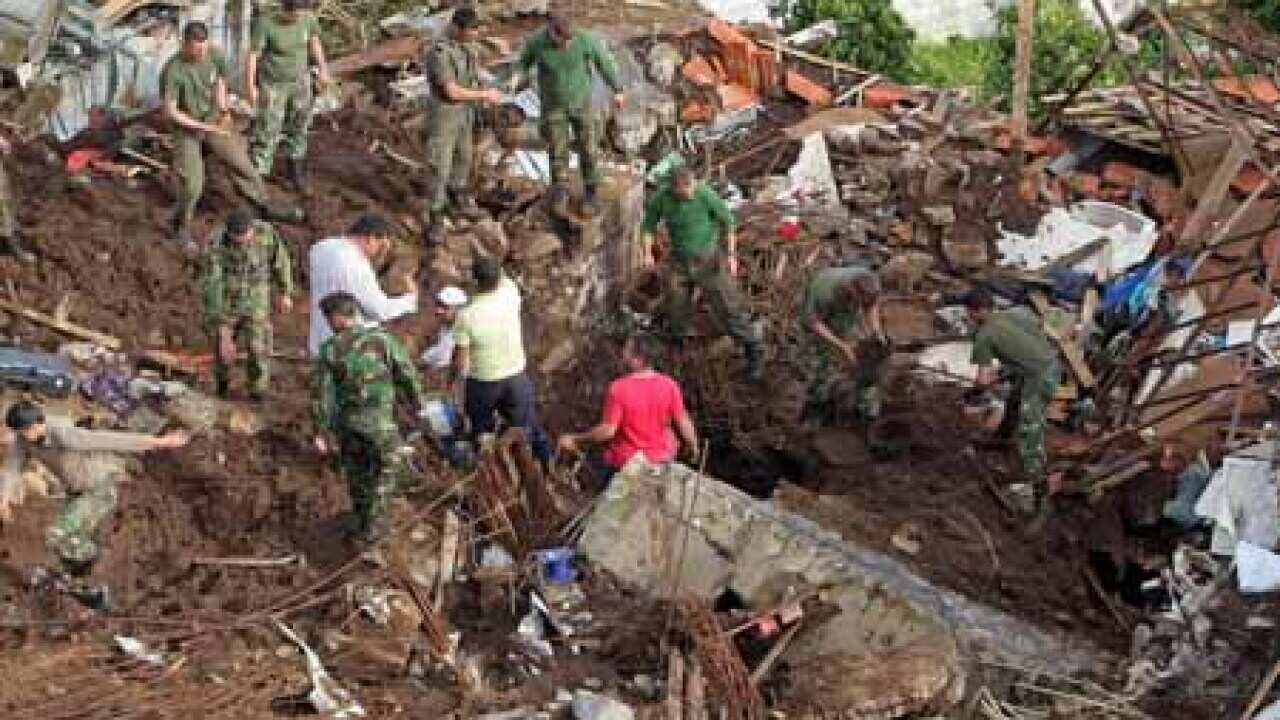 indonesia_landslide_100224_L_aap_296984710