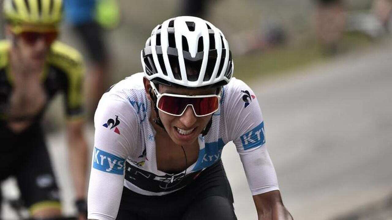 Il momento dell'attacco del colombiano Egan Bernal, nuova maglia gialla del Tour de France