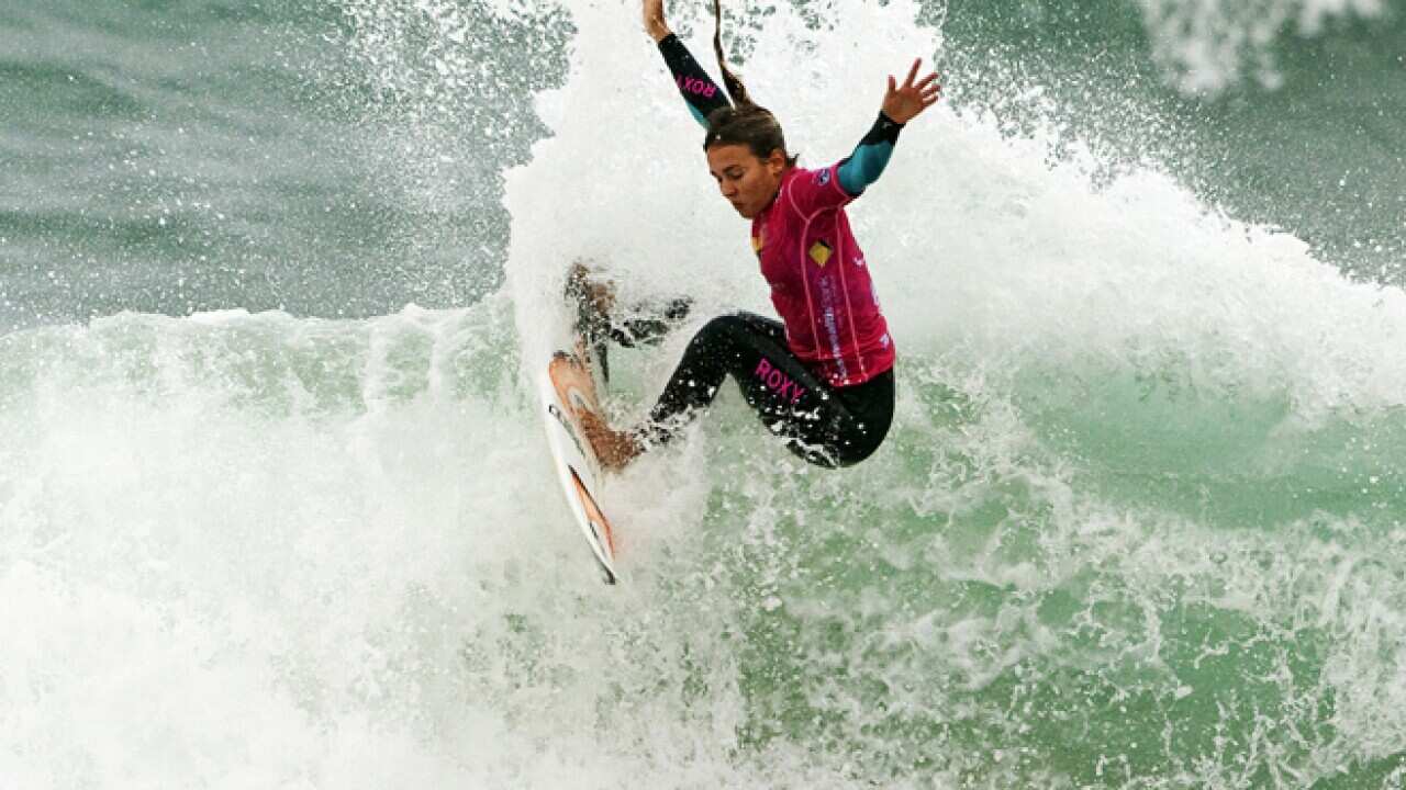 fitzgibbons_surf_beachley_b_110504_aap_asp_49300105