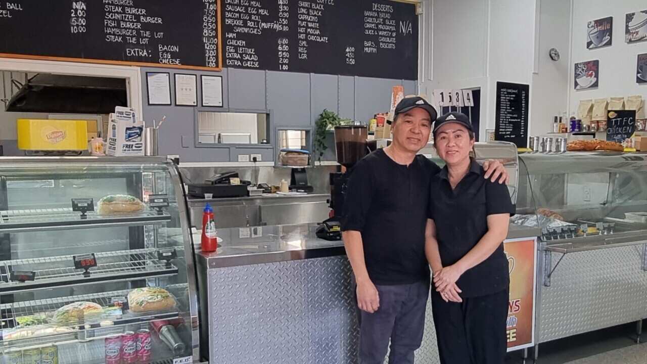 02 - Anh chị Quí và Thùy Trần.jpg