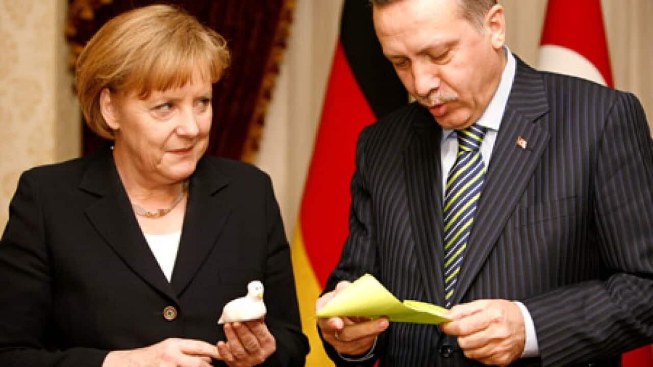 merkel_erdogan_b_100330_afp_245430451