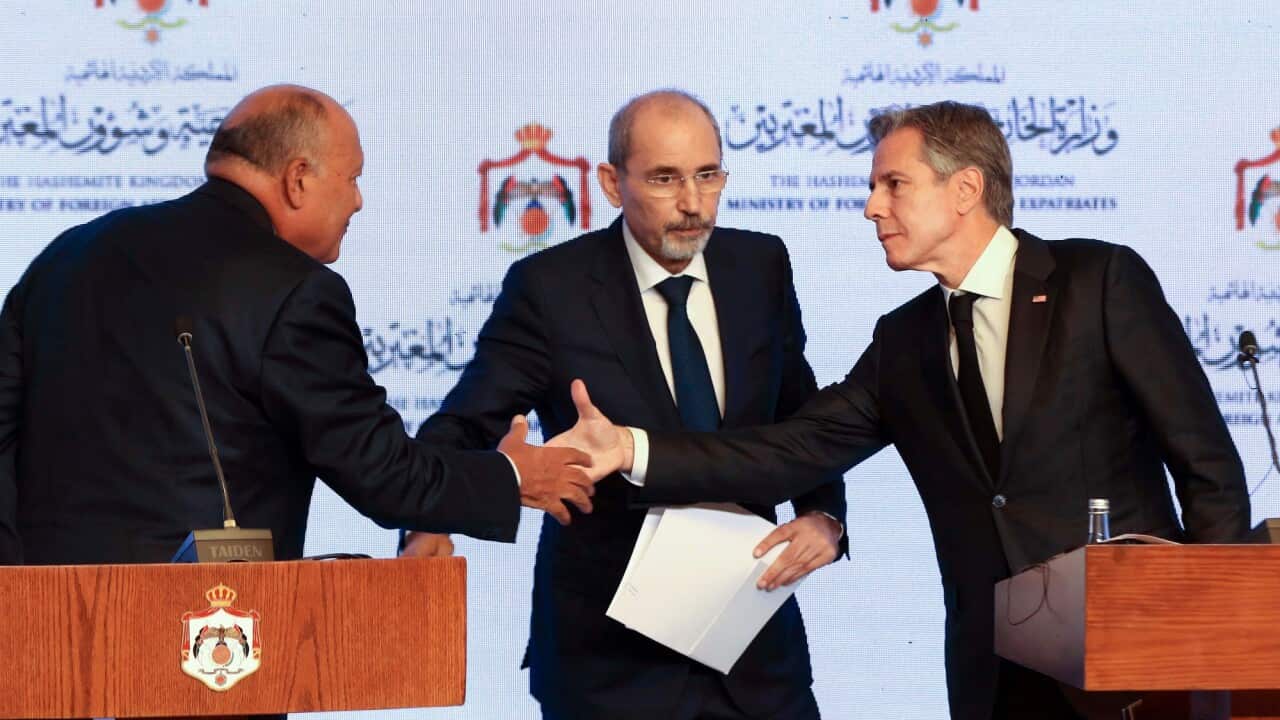 Egyptian Foreign Minister Sameh Shoukry, Jordan's Foreign Minister Ayman Safadi and US Secretary of State Antony Blinken shake hands.