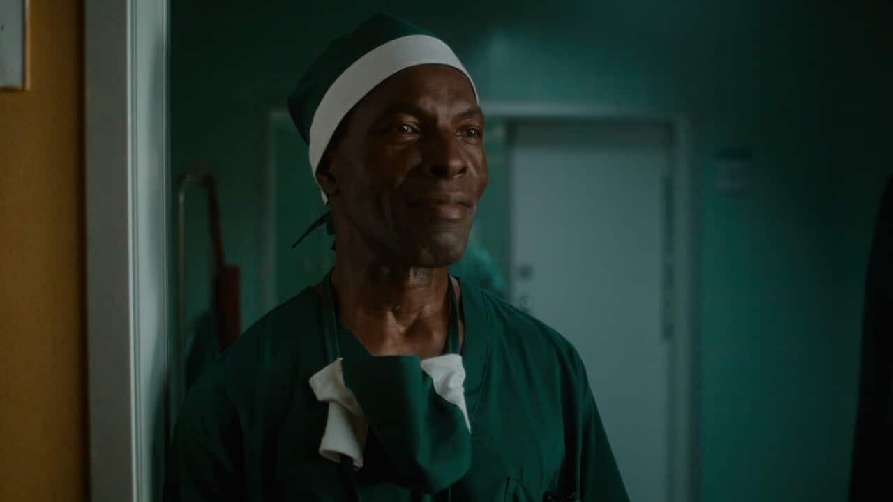 Issac De Bankole dans le role du Dr Muwege.jpg