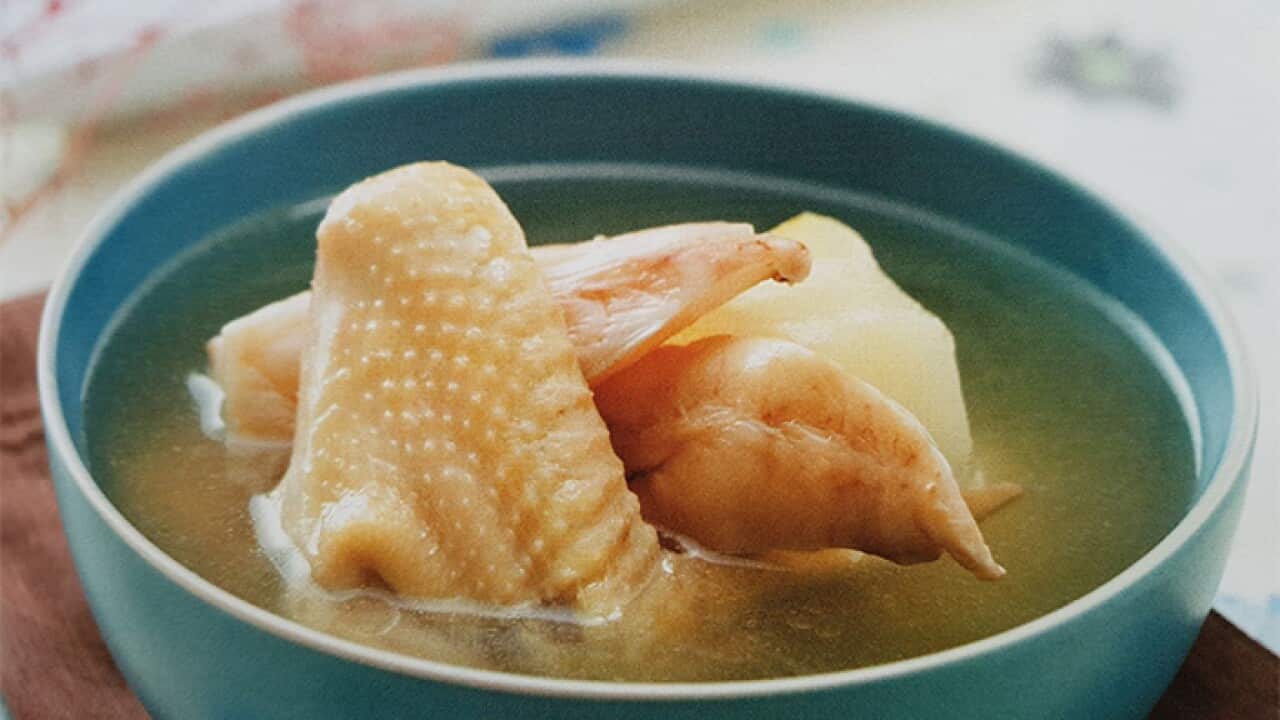 Pear and chicken soup with fish maw