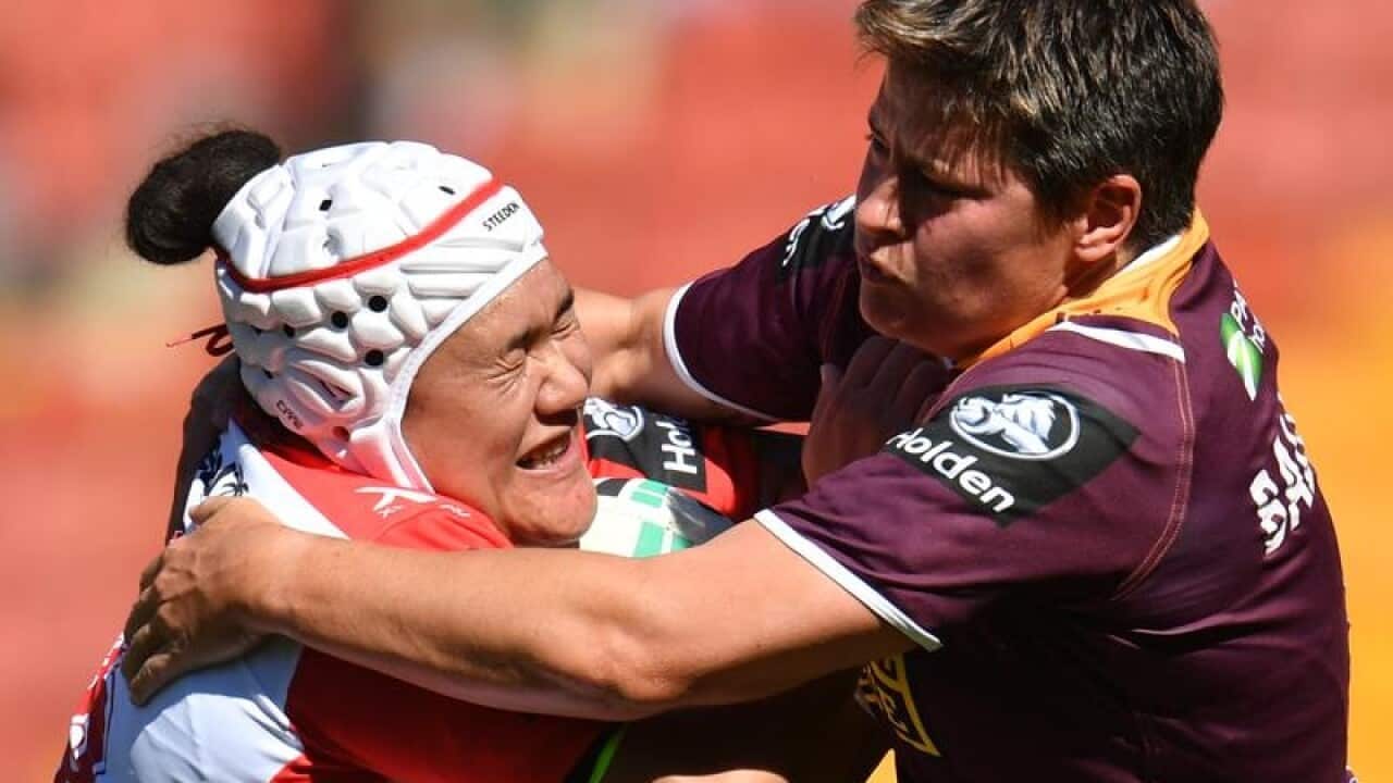 Brisbane Broncos player Heather Ballinger (R)