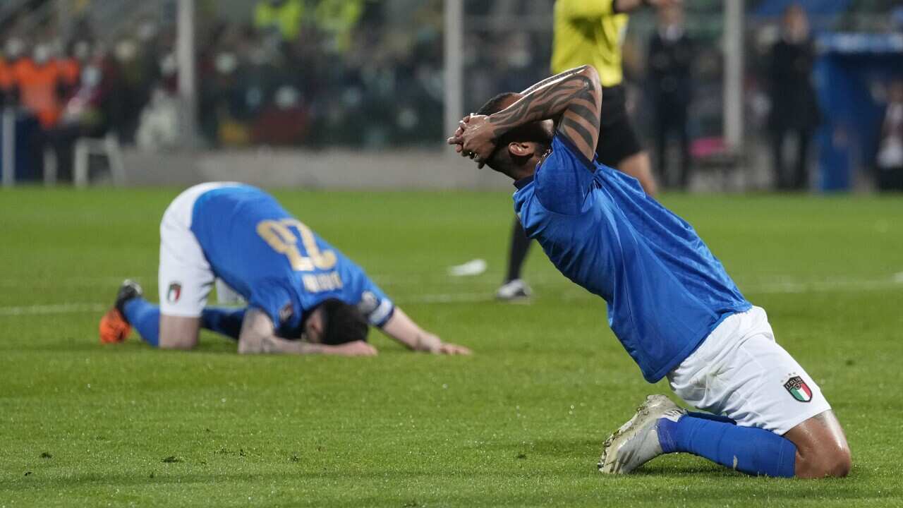 La delusione dei giocatori della Nazionale di Roberto Mancini, sconfitti per 1-0 a Palermo dalla Macedonia del Nord