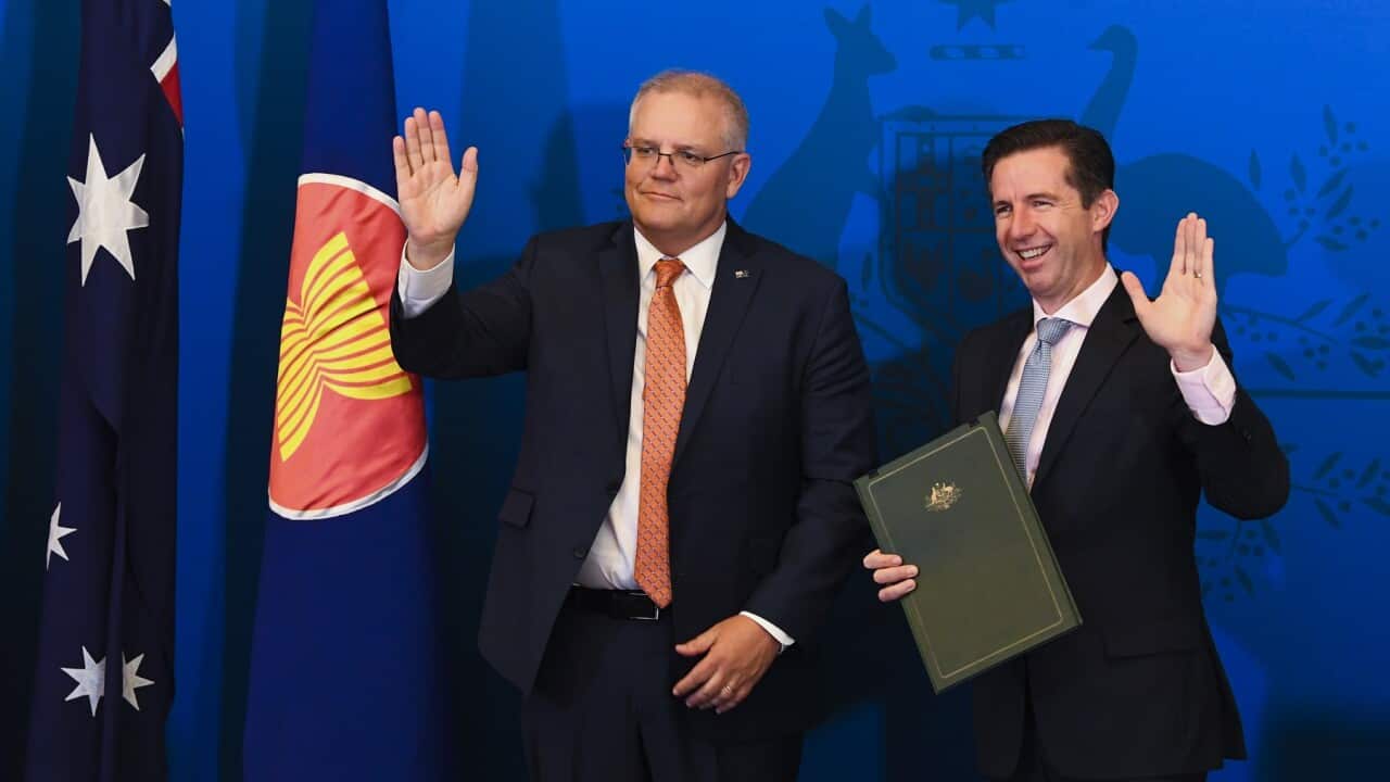 Waziri Mkuu Scott Morrison akiwa pamoja na Waziri wa Biashara Simon Birmingham