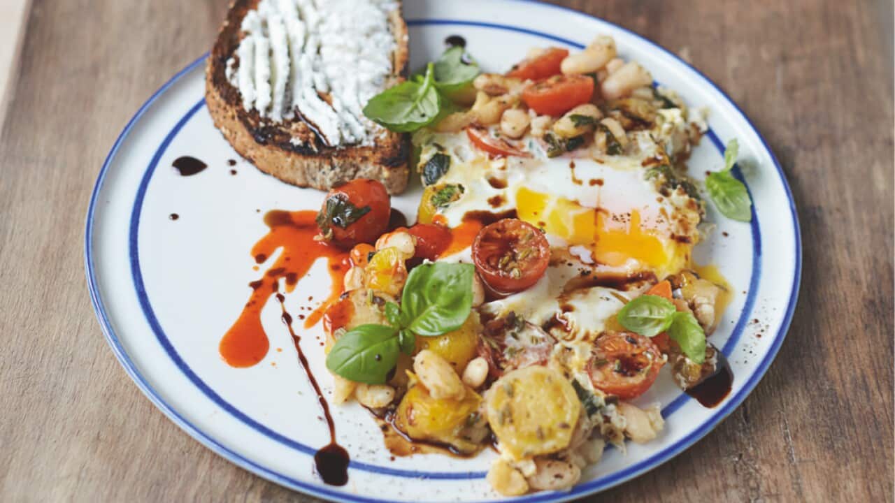 Jamie Oliver eggs in beans.jpg