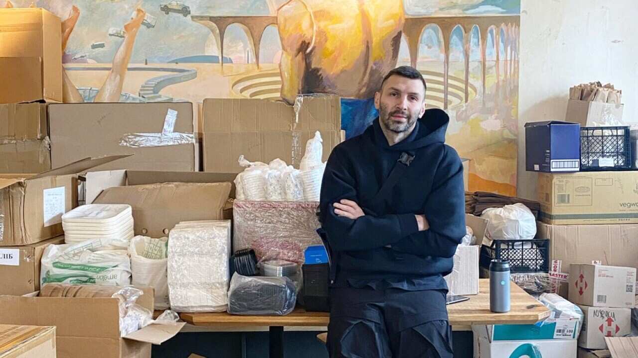 Слава працює волонтером (Київ)