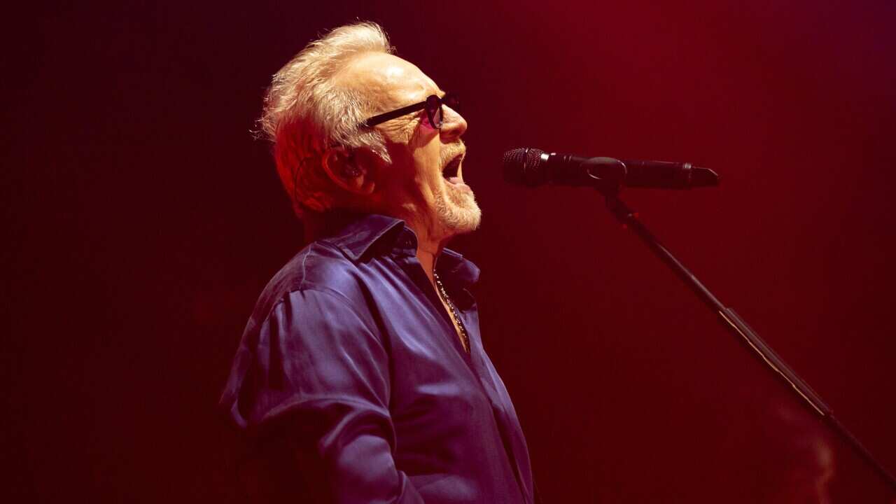 Italian singer Music Concert - Umberto Tozzi - Gloria forever il tour