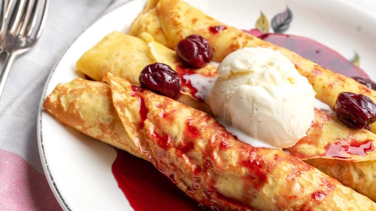Crepes with cherries,
orange and cinnamon (Palacinche con ciliege)