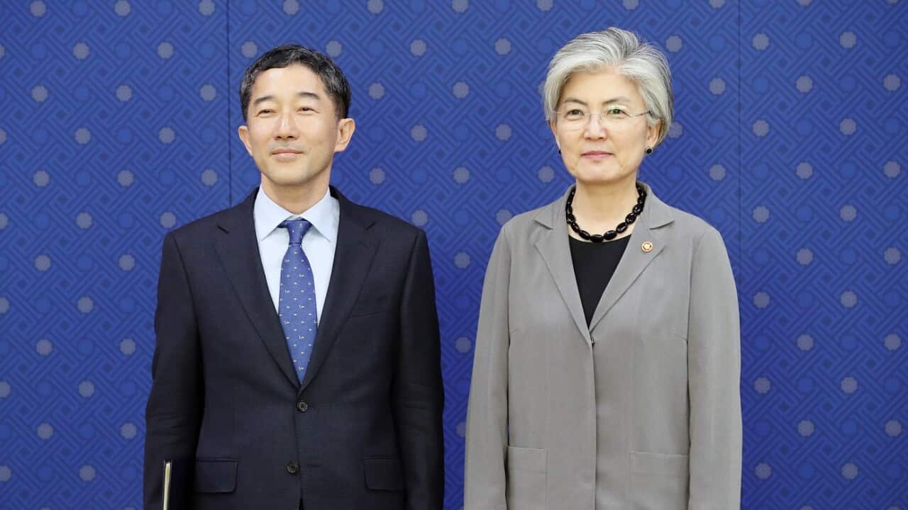 Korean Foreign Minister Kang Kyung-hwa poses with the newly appoined Korean Consul-General in Sydney Hong Sang-woo.