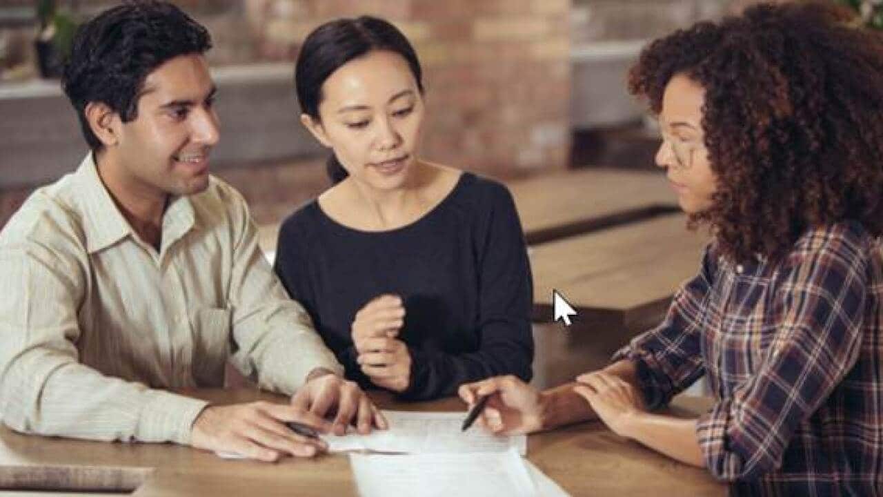 Couple with migration agent