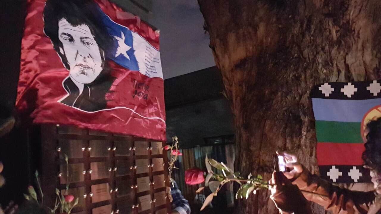 Placa a Victor Jara