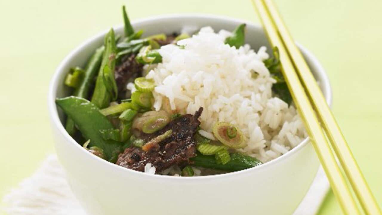 StockFood_11141320 - Beef with mange tout, peas and rice_1852058680