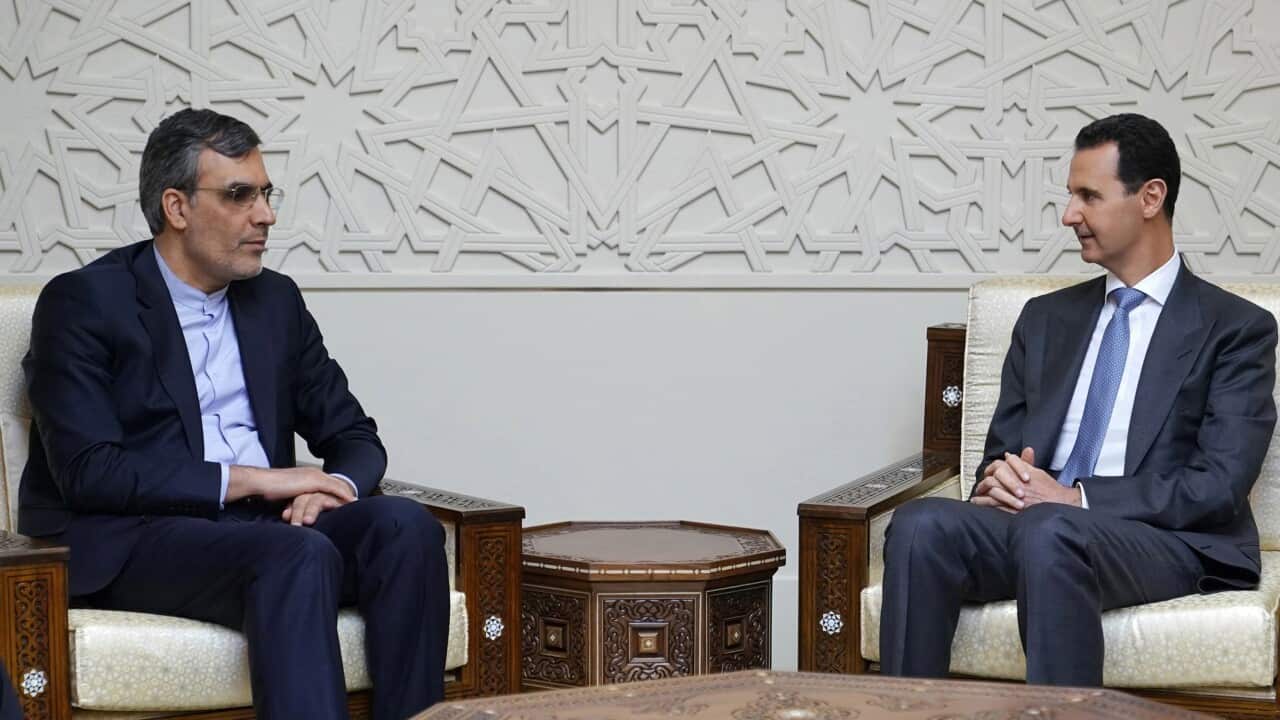 Syrian President Bashar Assad (R) meeting with senior Assistant to Iran's Foreign Minister for Special Political Affairs, Hossein Jaberi Ansari (L).