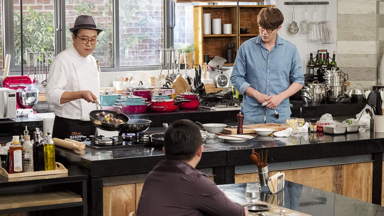 "The Olive Show," comedian Cho Se-ho and singer Sung Si-kyung, watch as chef Jin Kyung-soo cooks chop steak with his own fig sauce during a studio taping in Seoul.