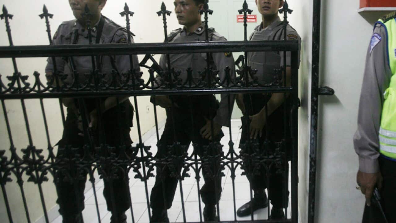 bali_police_epa_120319_b_epa_1156622957