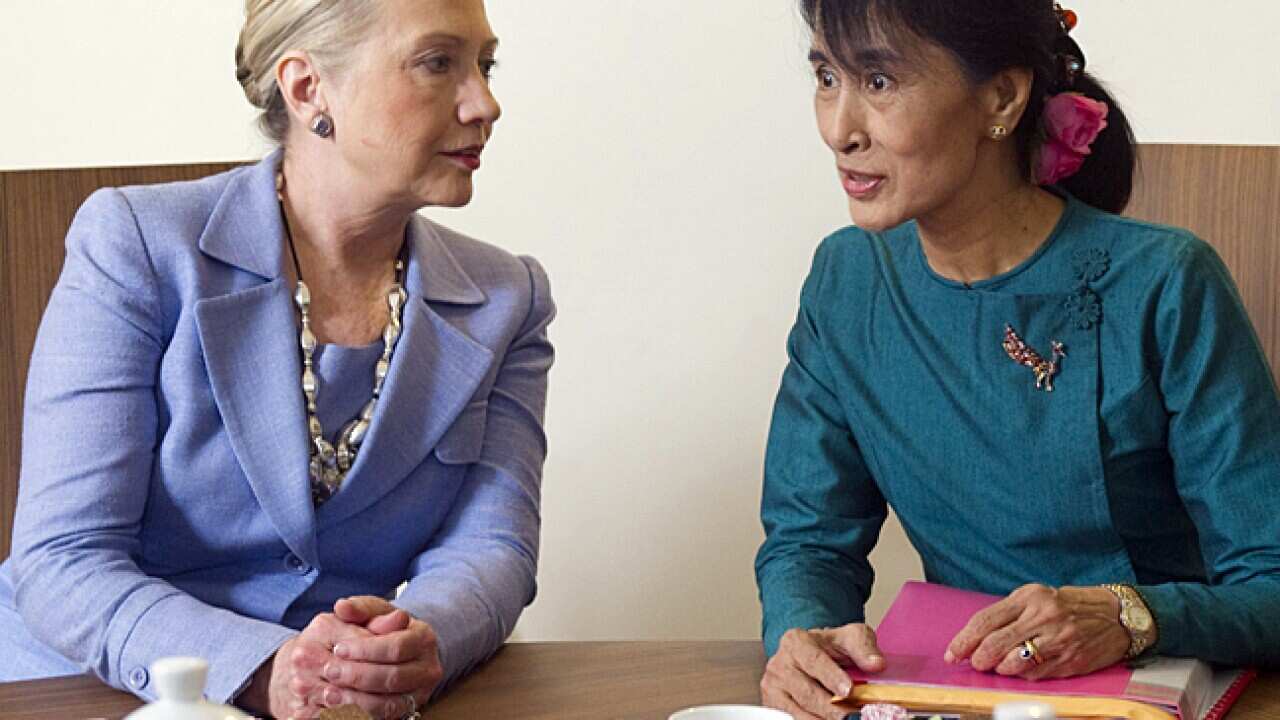 clinton_suukyi_L_111203_aap_1745927251
