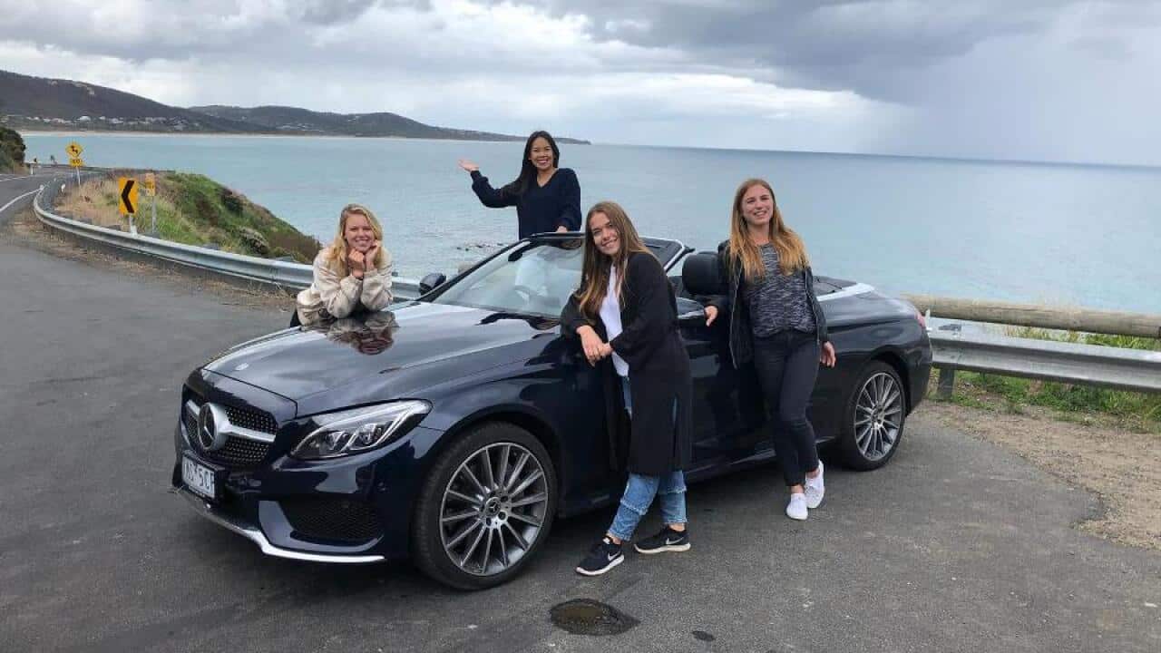 Rebecca Zöller (links) mit ihren drei Freundinnen