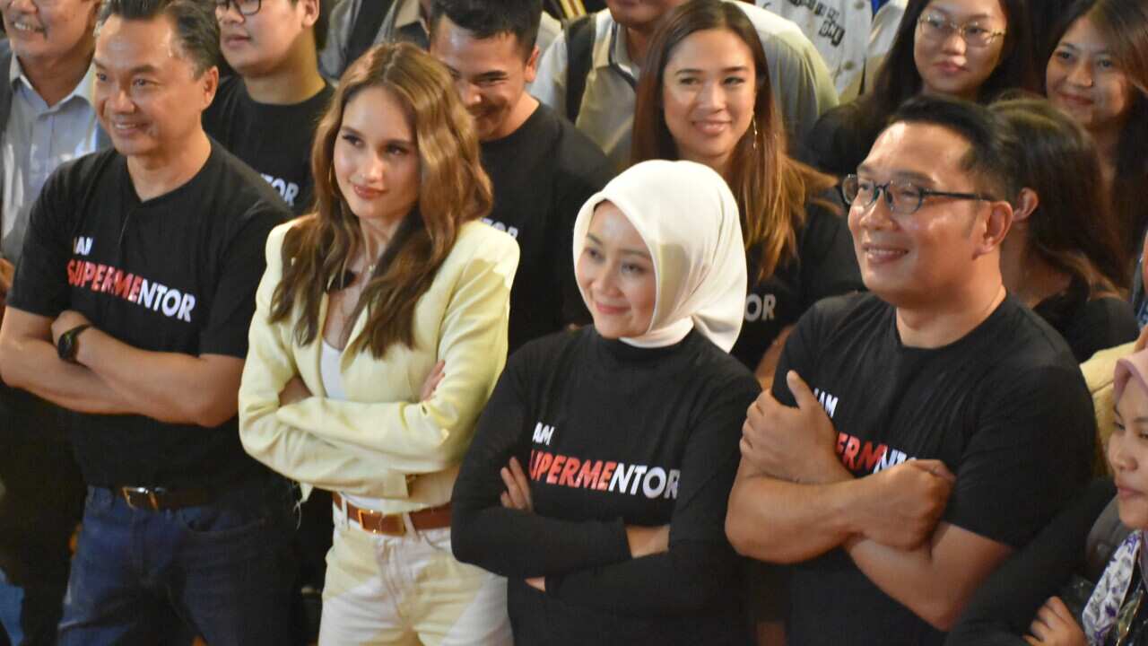 Dr Dino Patti Djalal (left), Cinta Laura Kiehl, Ridwan Kamil and the crowd at Supermentor 25 in RMIT, Melbourne, 24 Feb 2020.