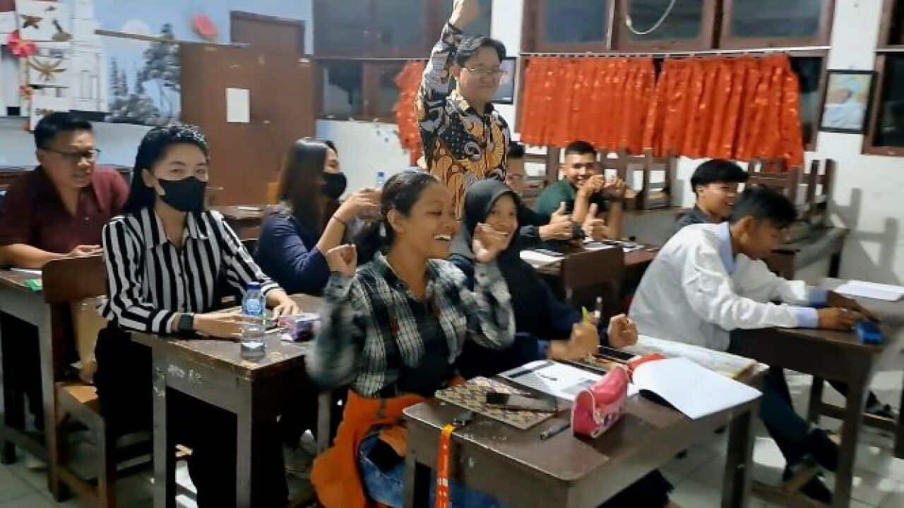 Bintang Alam Mahardhika (standing up) in one of his English classes in Semarang, Sep 2023.