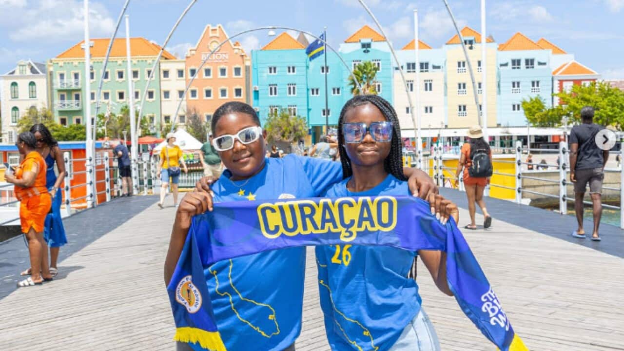 fans curacao.jpg
