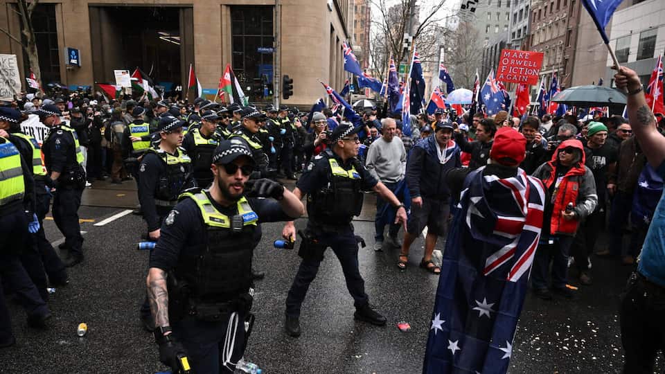 Australia Riot Control Anti-immigration protests: How the March for Australia rallies unfolded