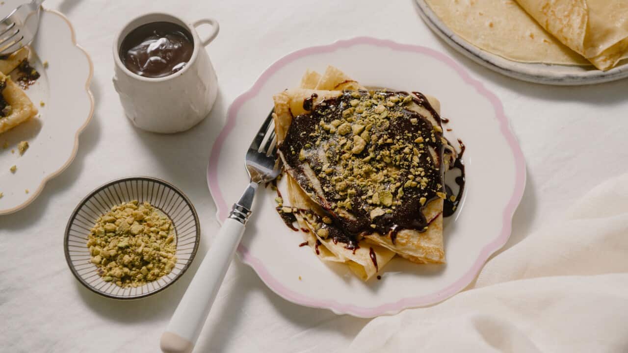 Pistachio crepes with chocolate sauce
