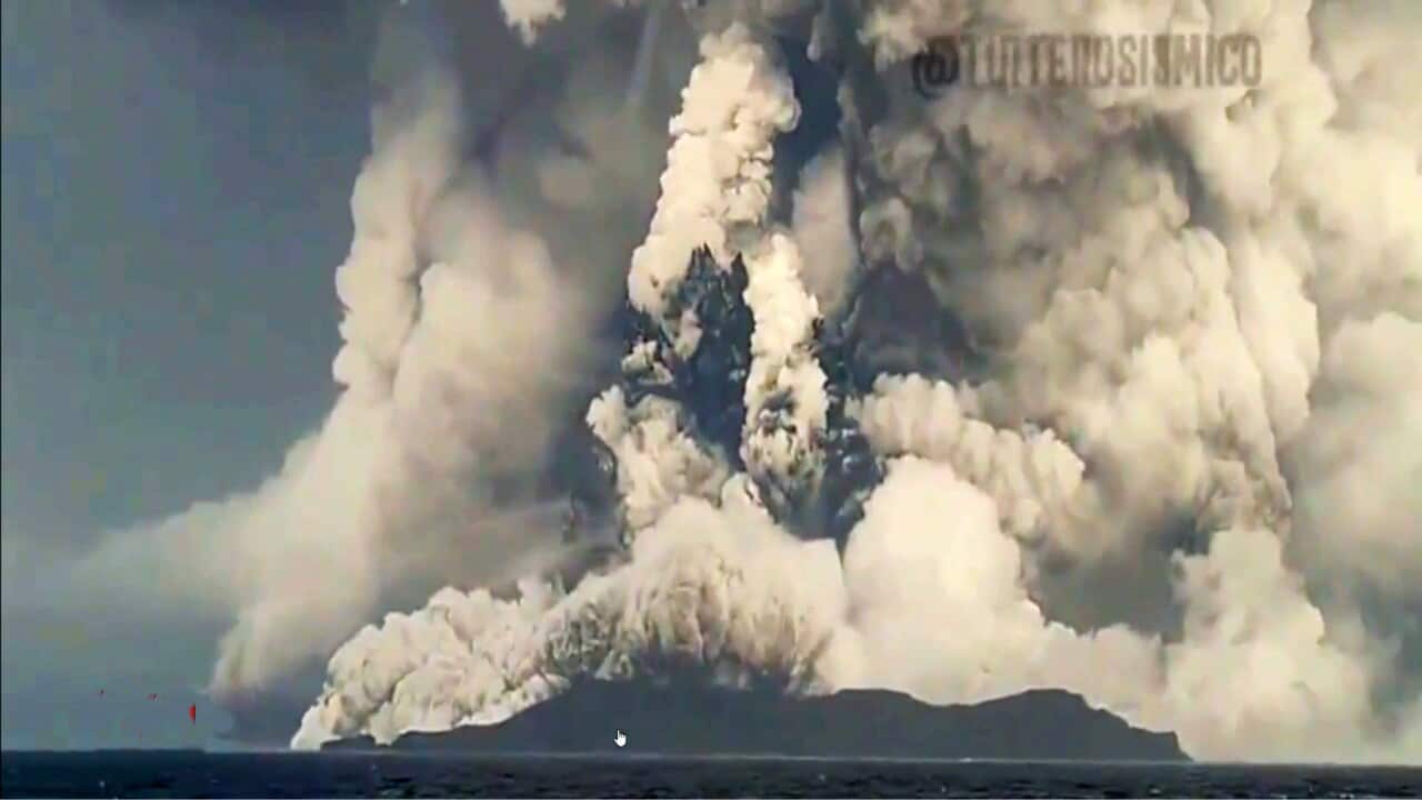 The Tongan volcano erupting the day before the massive explosion