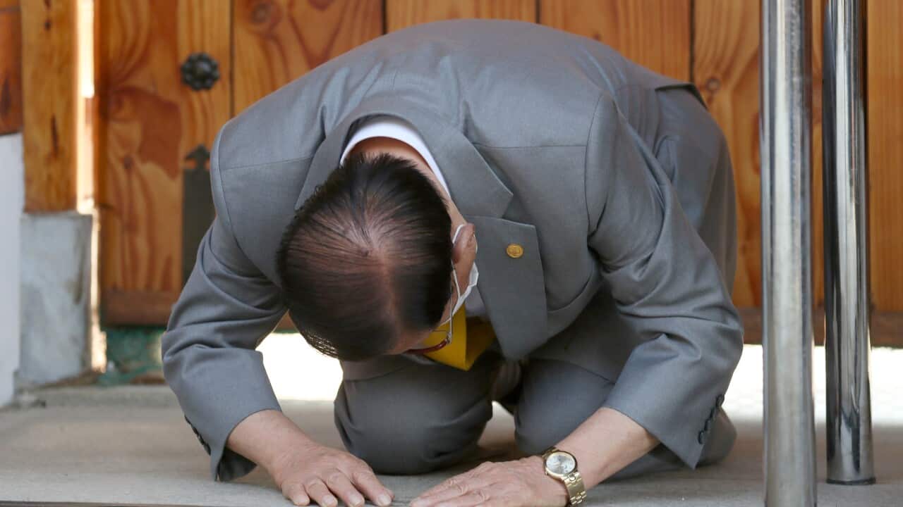 Lee Man-hee, a leader of Shincheonji Church of Jesus, bows during the press conference in Gapyeong, South Korea, Monday, March 2, 2020