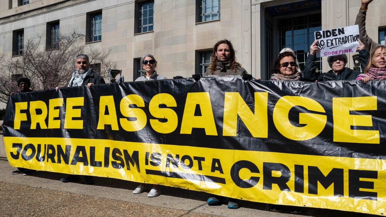 DC: Free Julian Assange