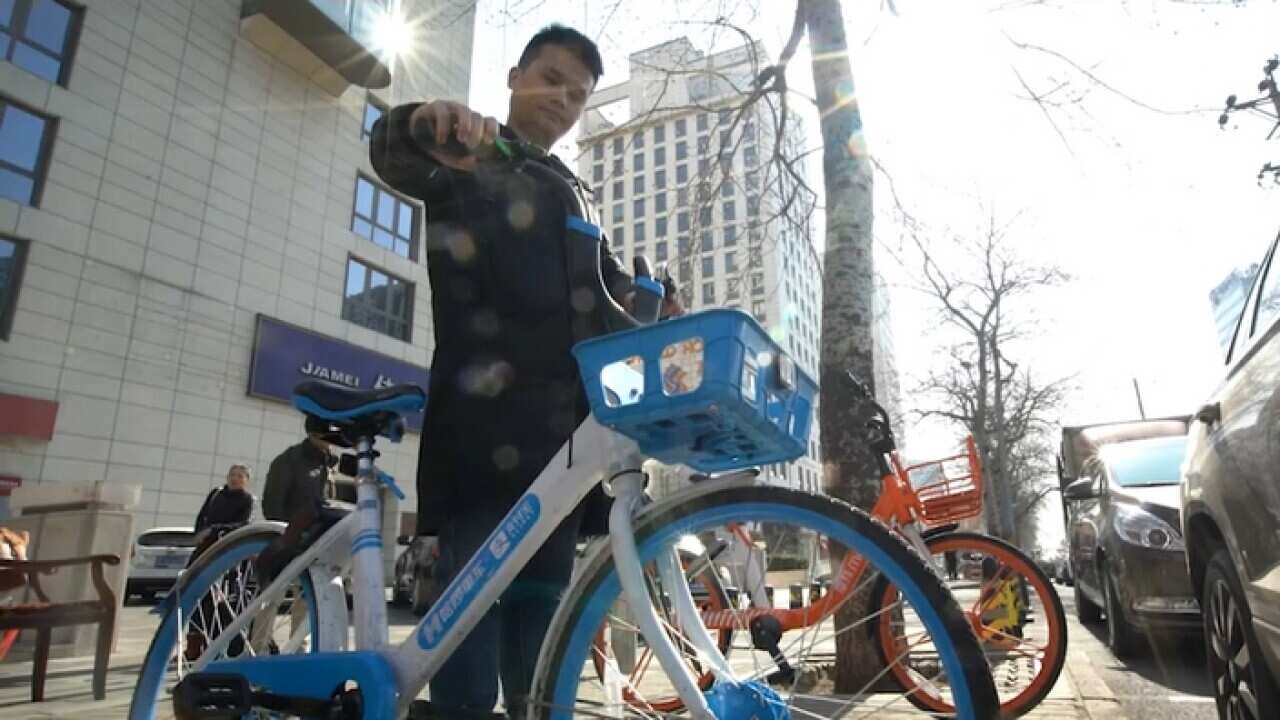 Ouyang Zeling, in Beijing