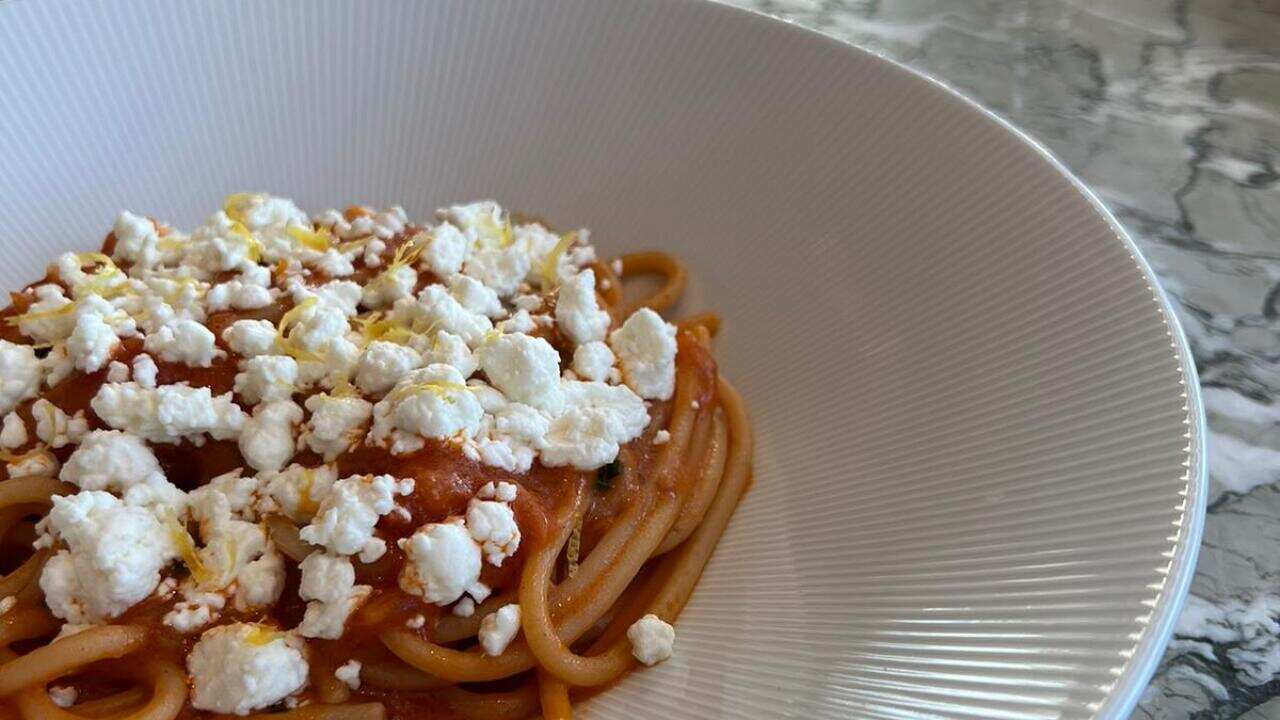 Gli spaghettoni doppio pomodoro e caprino di Marco Putzolu
