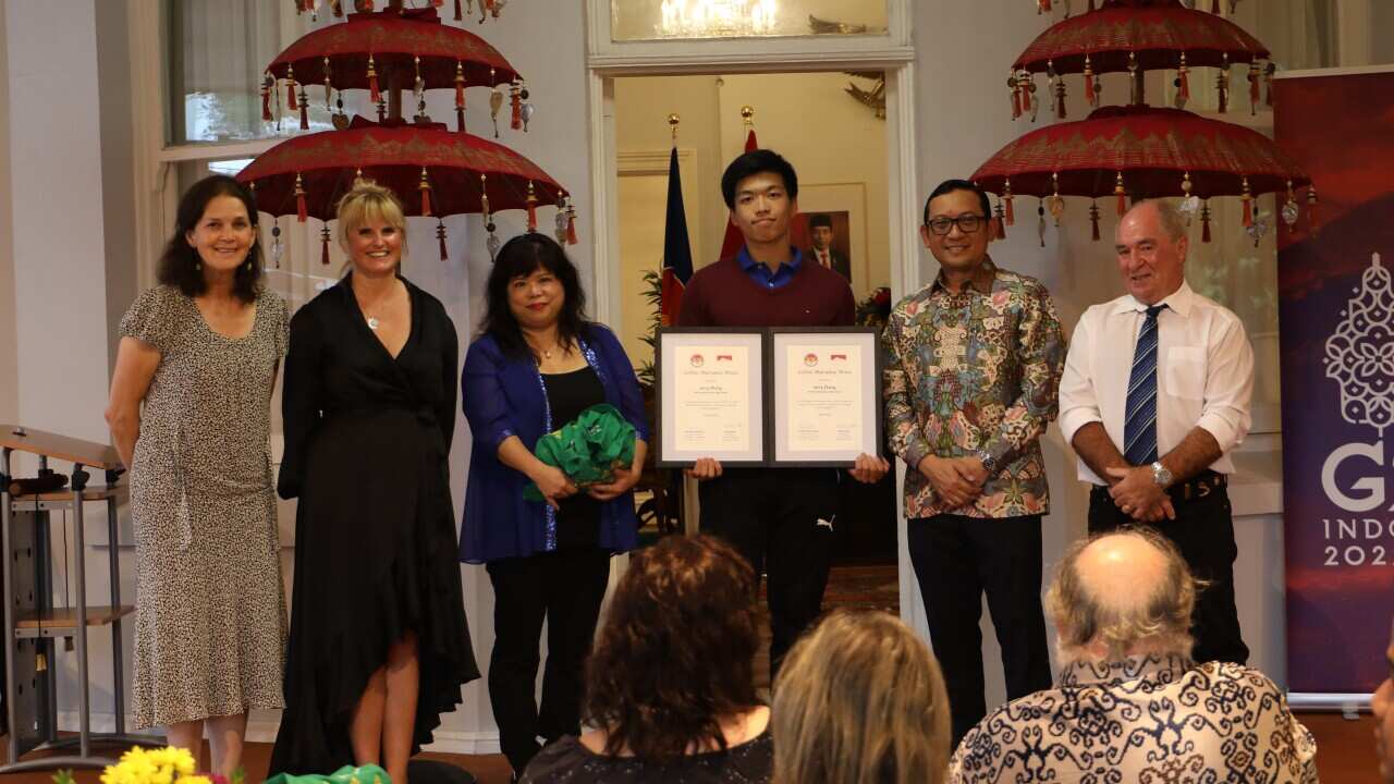 Jeremy Zhang (C) admits that his Indonesian teacher has helped nurtured his interest on the language.