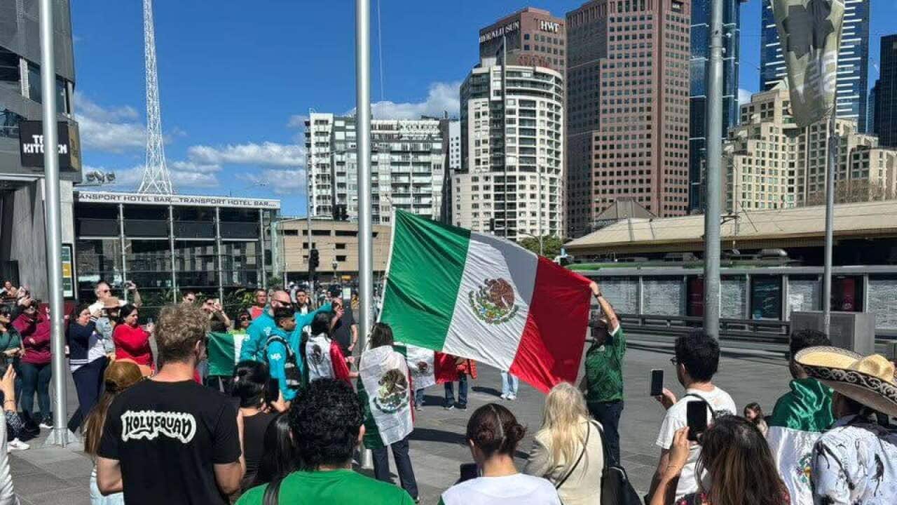 2 mexicanos fed square.jpg