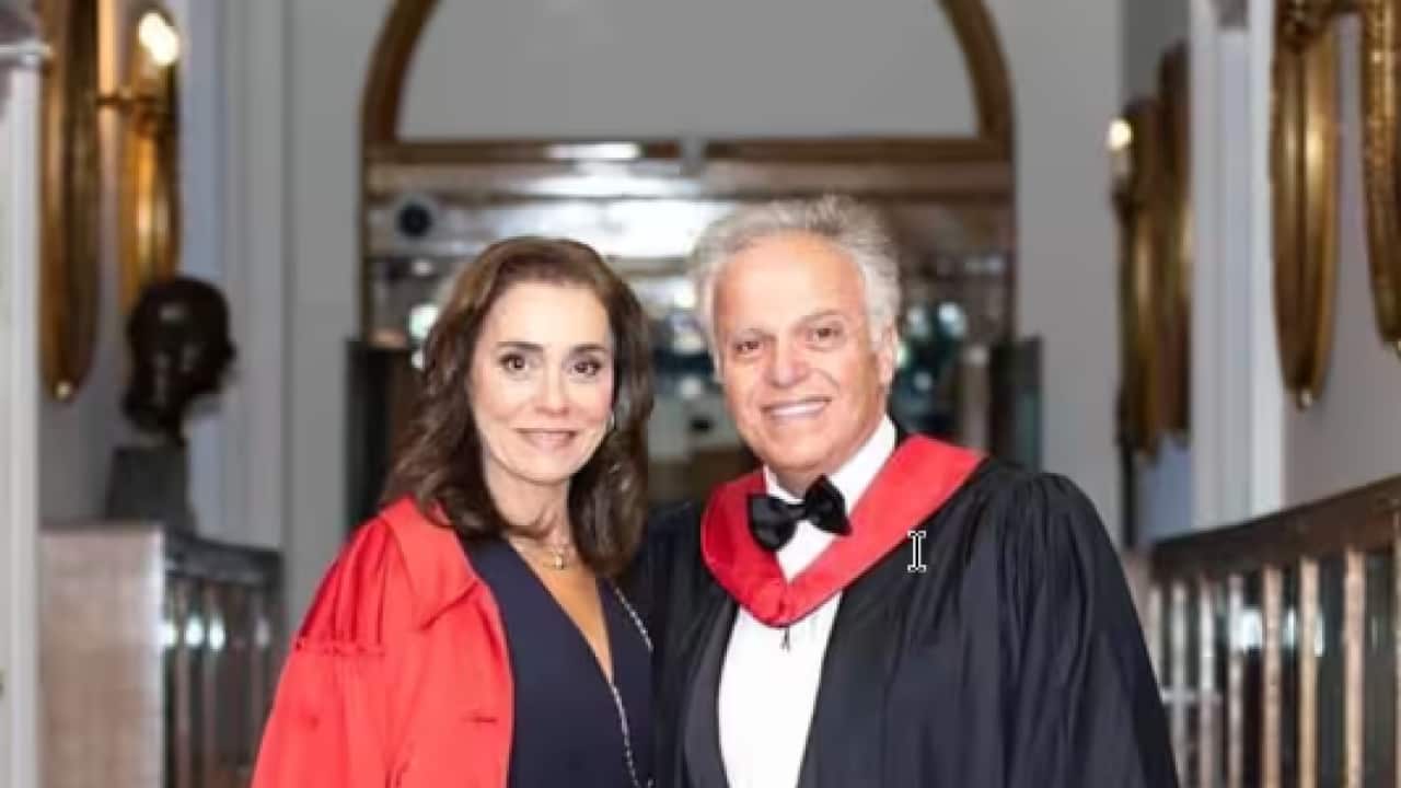 Dr. Abraham Conistantin .png