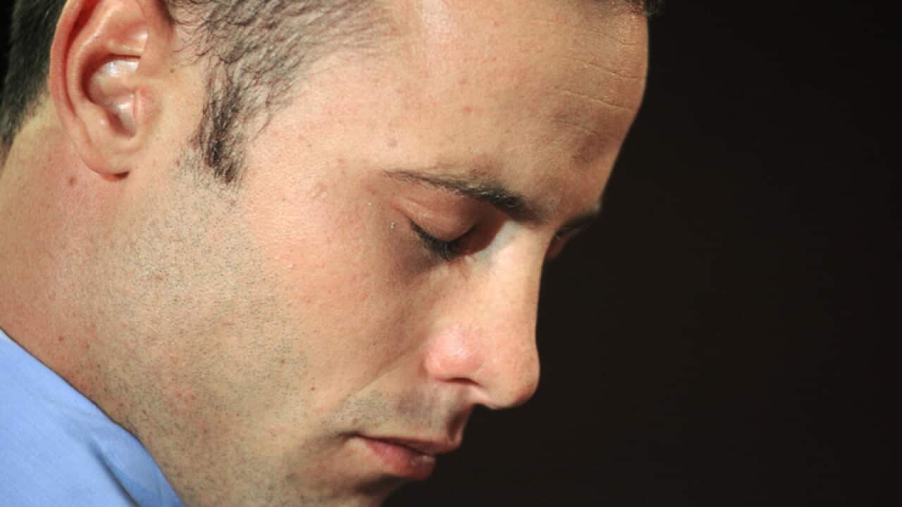 Pistorius to hold memorial for girlfriend