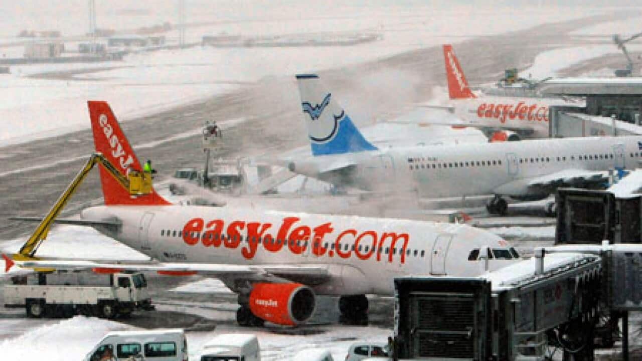 paris_airport_stranded_L_101224_aap_1913318220
