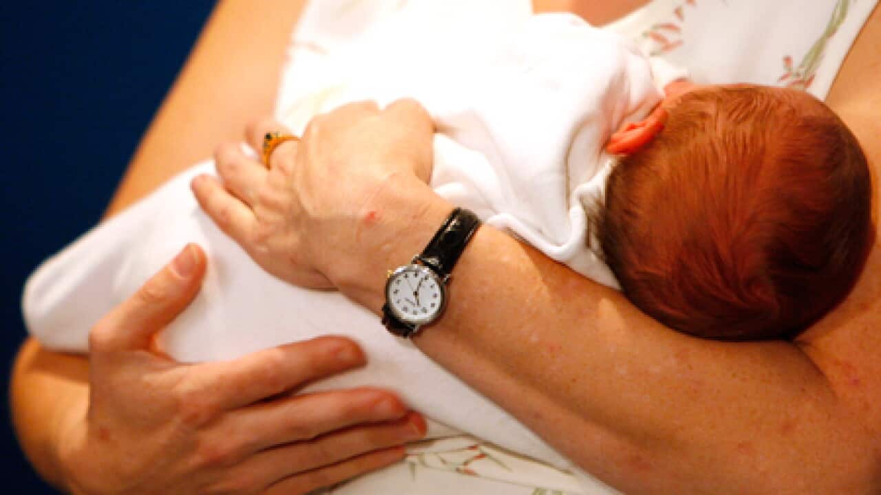 mother_baby_100405_B_aap_225840117