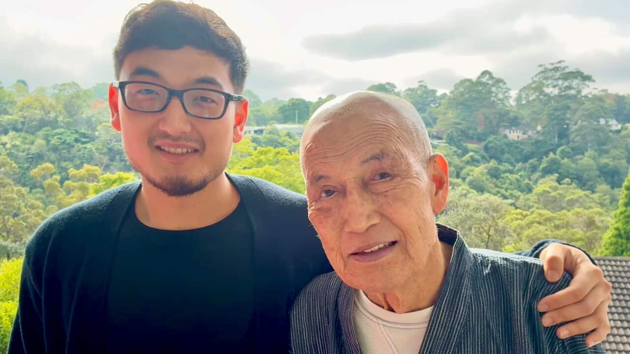 Učitelj karatea s crnim pojasom Harrison Saito (lijevo) i njegov otac Kazuo, 81 (desno) - SBS Sandra Fulloon